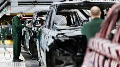 Jaguar Land Rover Supply Chain Workers Reportedly Told to Apply for Universal Credit, Union States